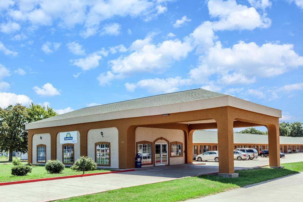 Days Inn Gun Barrel City Exterior foto